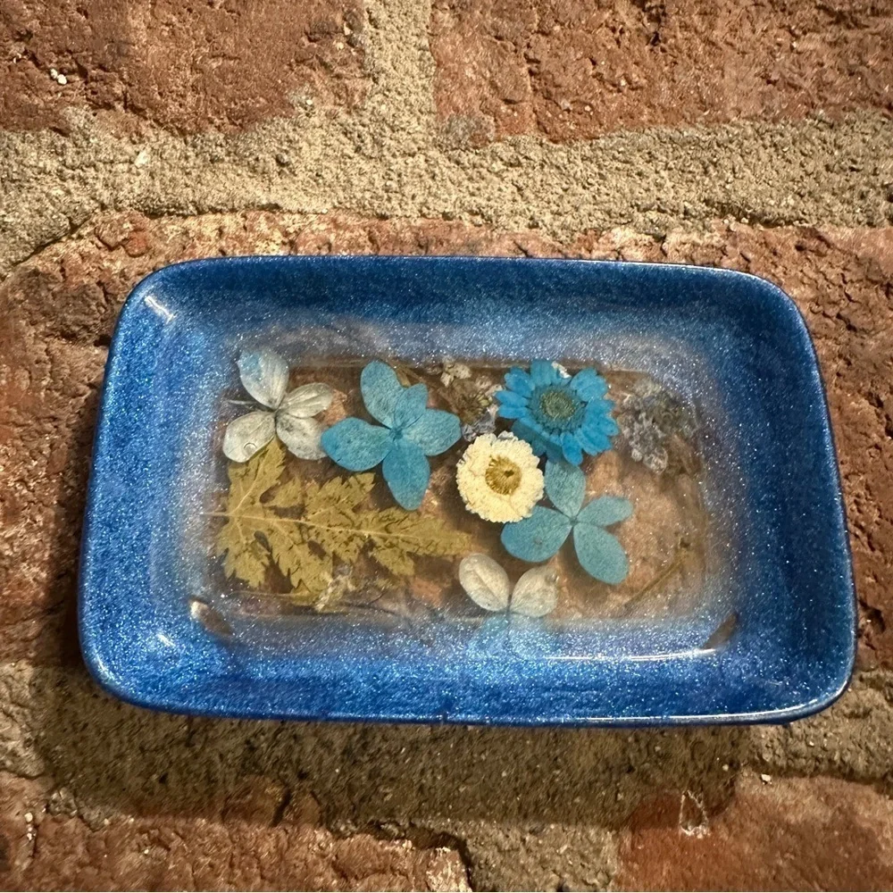 Vintage Blue Glittery Floral Dried Flowers Resin Lucite Soap Dish Trinket Decor